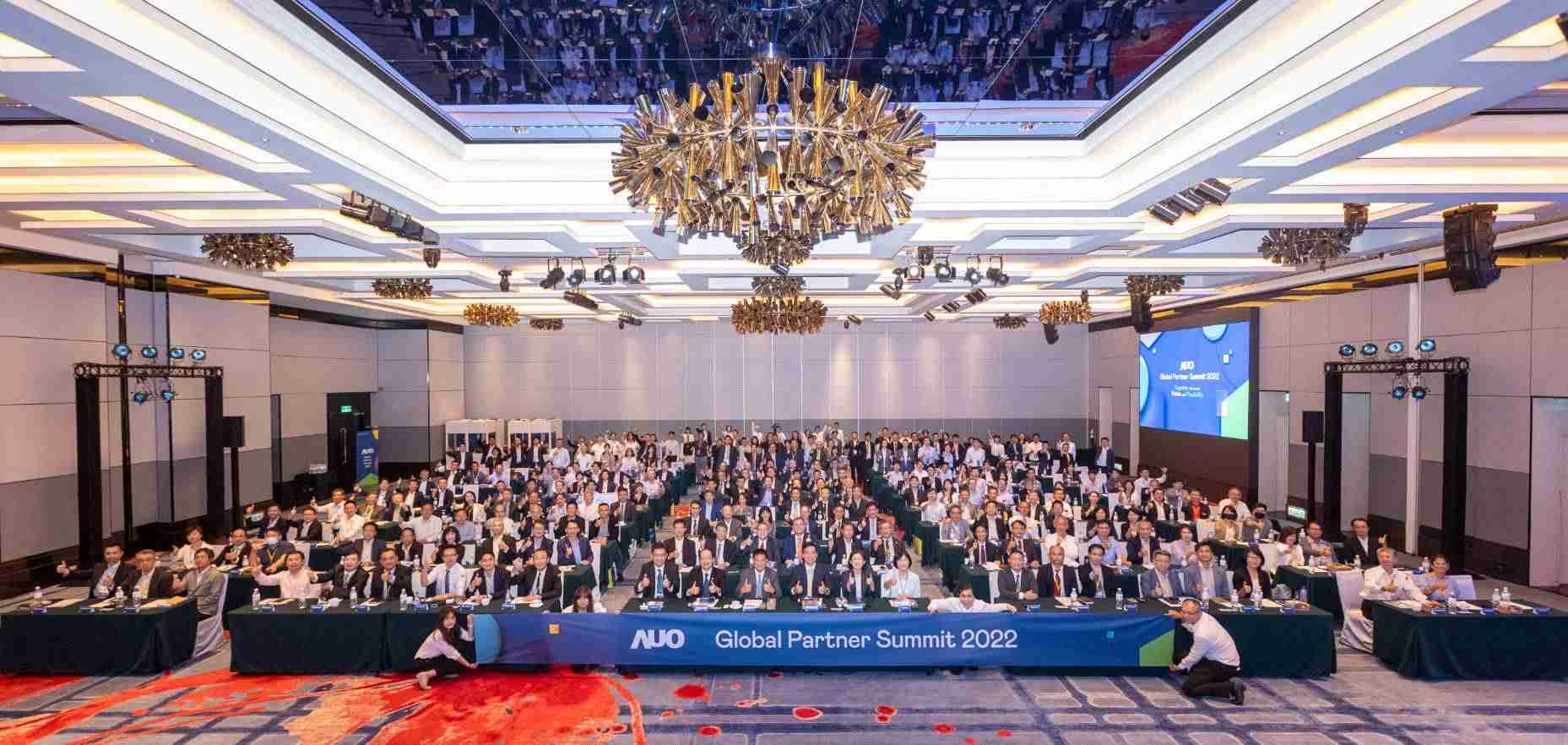 友達推動「安心、、、、創新、、、用心、、、同心、、盡心」五星職旅，，，為菲籍員工打造全方位照護，，首度贏得「人權實踐與發展領袖獎」殊榮