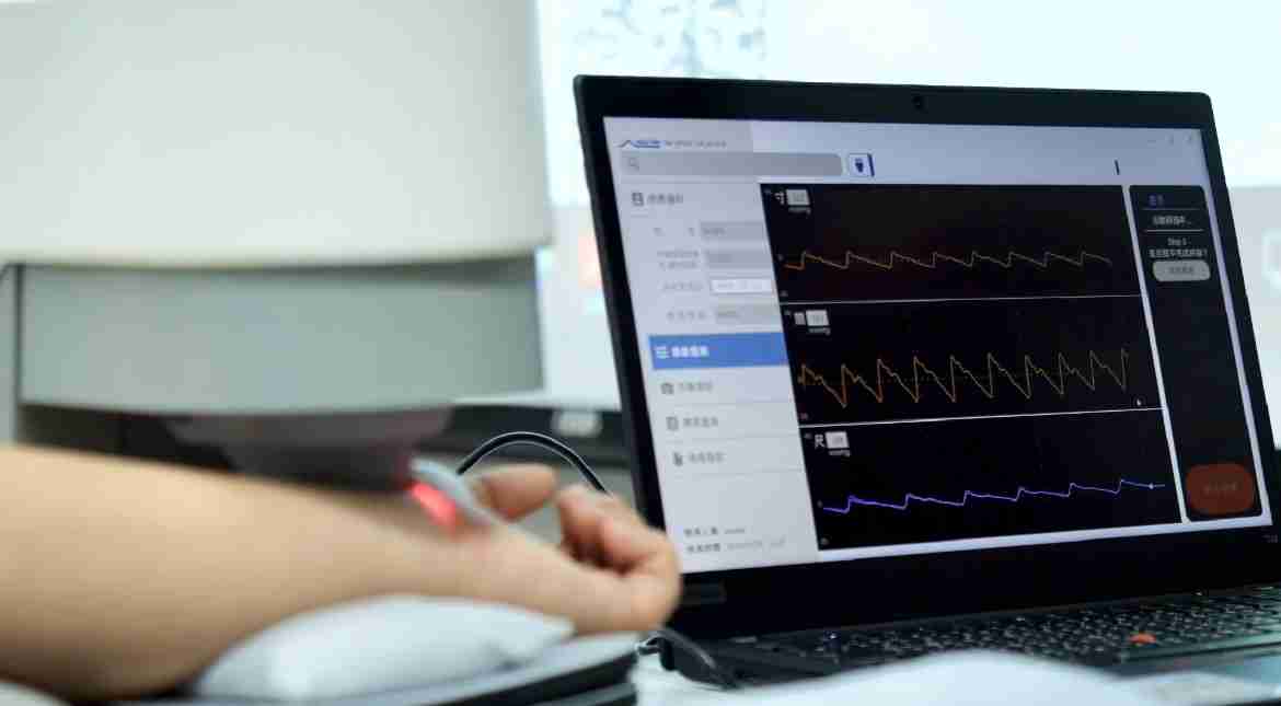 财神娱乐耘康以高解析与拟真的显示技术，，，将其应用于中医检测，，提供“中医数位化检测方案”，，，使传统中医检测结果数据化与可视化