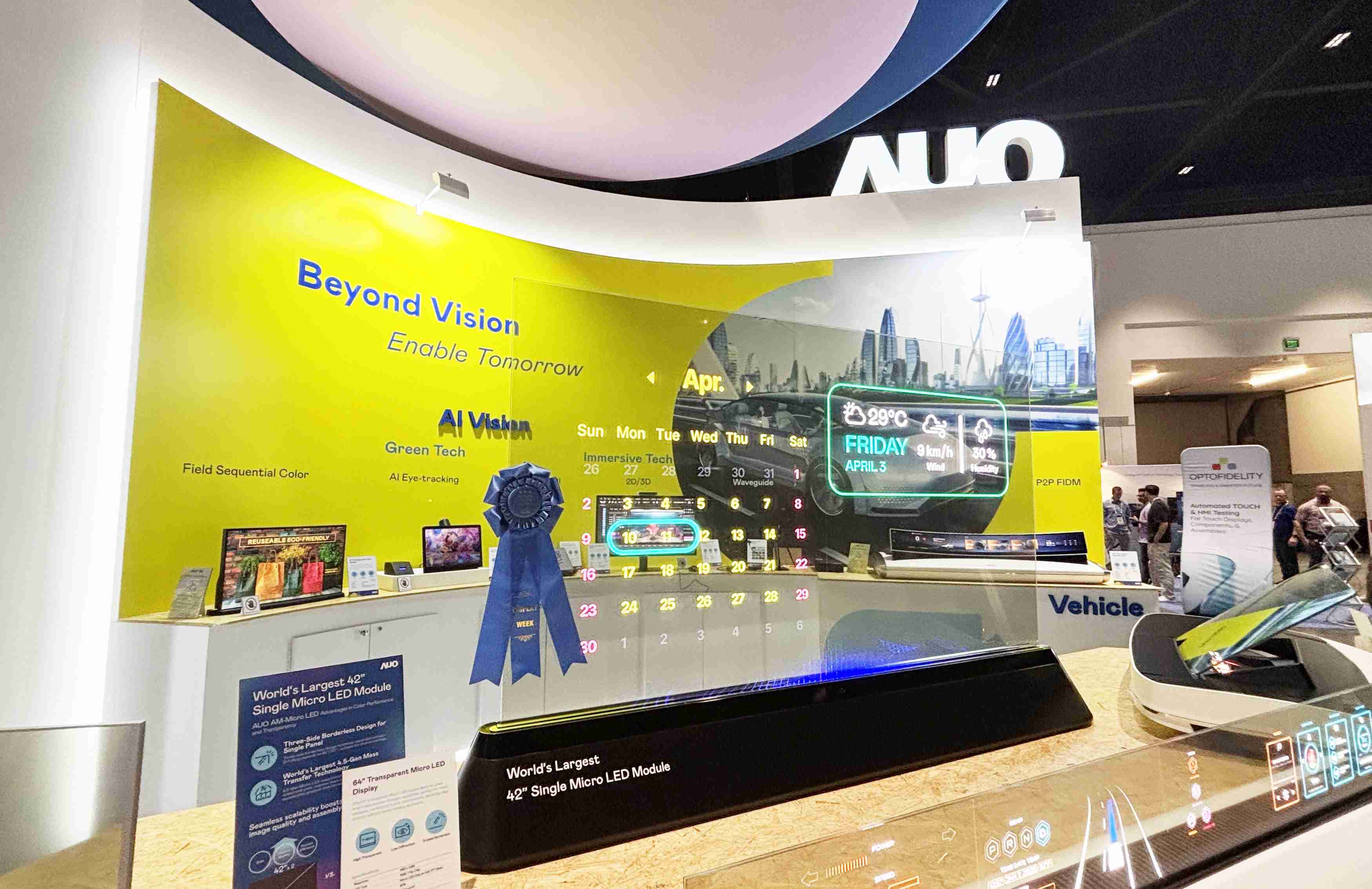 财神娱乐64吋透明Micro LED显示器获〝最佳Micro LED技术应用奖〞，，，，其绝妙的透明穿透特性，，，同时具备1,000 nits的高亮度表现，，，，并透过精细的无缝拼接延伸，，，，可依需求灵活应用于多元场域，，，，展现出Micro LED显示技术划时空的无限潜力